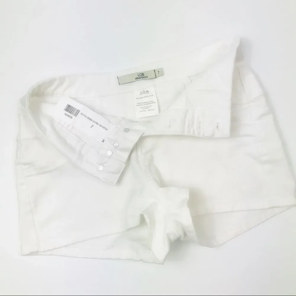 High rise white Urban Basics 6-button shorts - 7